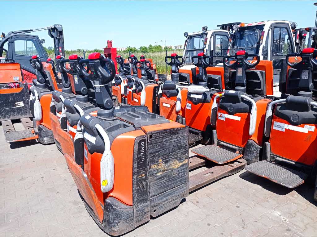 Big selection of Forklifts and pallet trucks