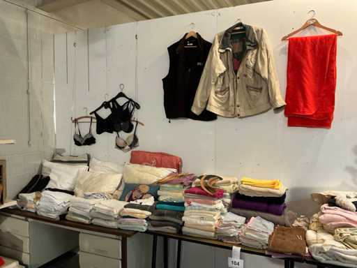 Batch of clothes, sheets and bed linen