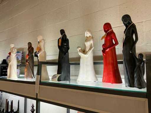 Decorative statues (8x)