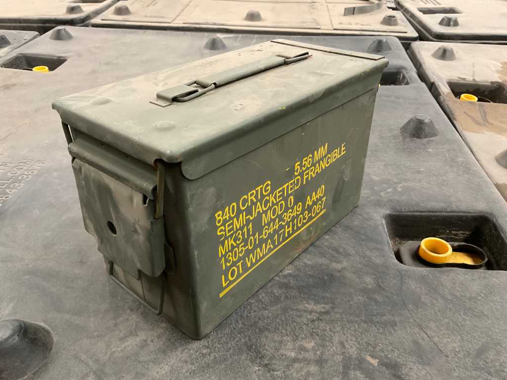 Ammunition boxes (32x)