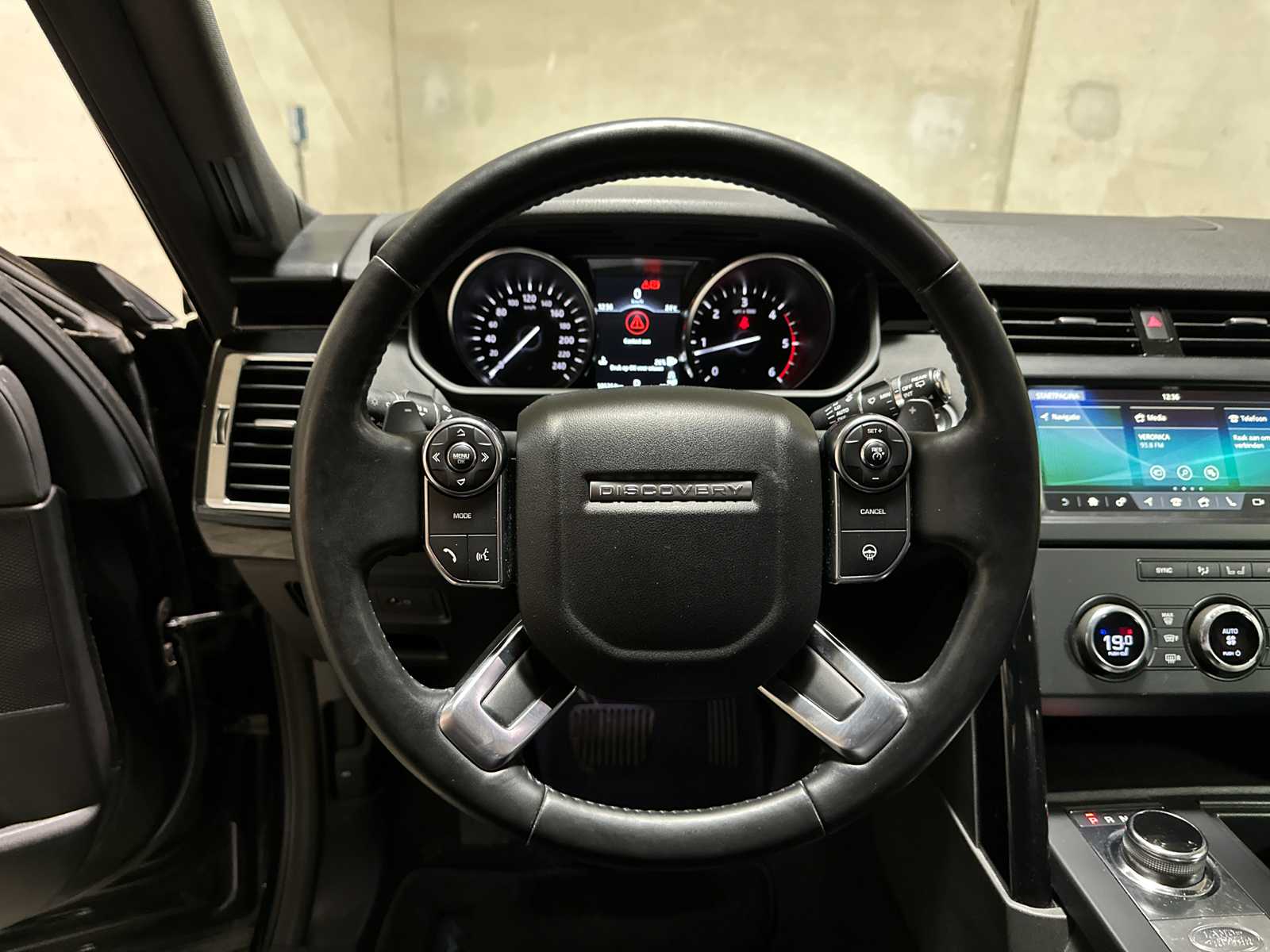 Land Rover Discovery 3.0 Td6 HSE Luxury 258pk 2018 7-persoons, T-774-BK