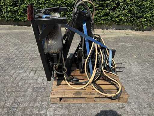 Machine à brosser les poteaux