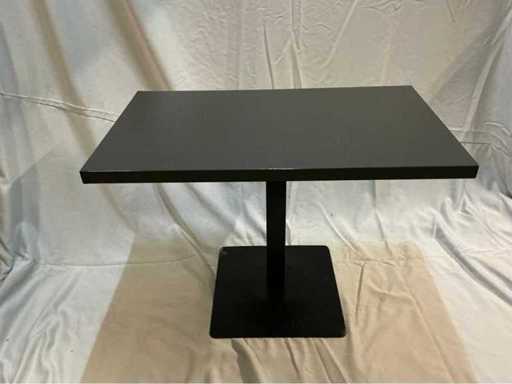 Bar table with metal base (3x)