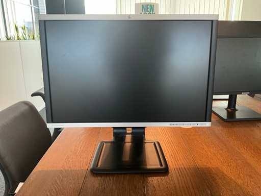 HP LA2405x 24” Monitor (3x)