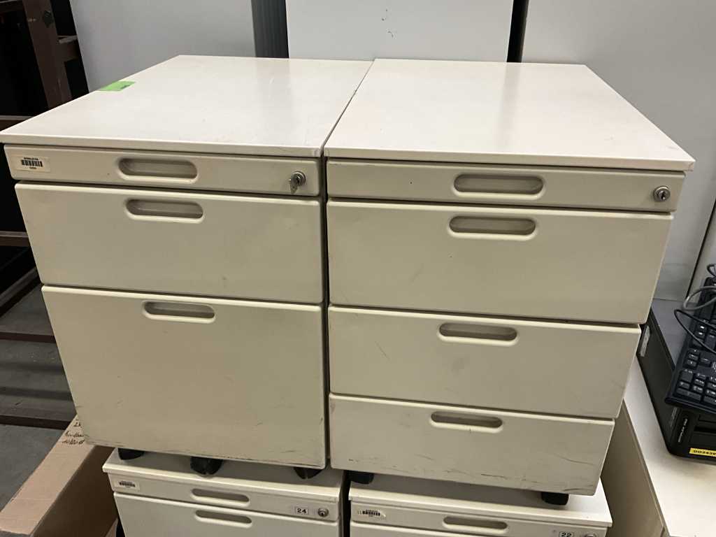4 Mobile metal/plastic drawer units