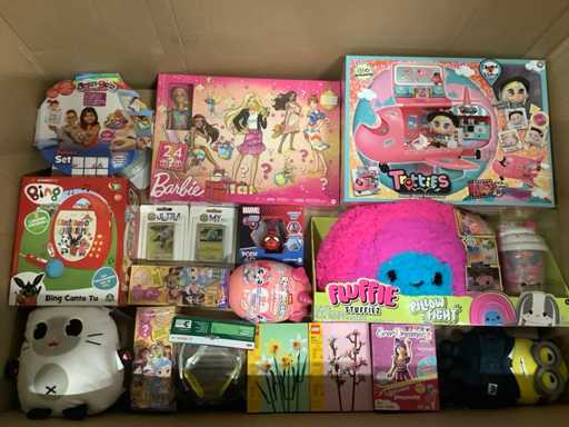 Jucării noi, inclusiv Lego și Pokemon