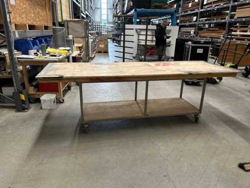 Mesa de trabajo grande sobre ruedas de 300x90x93cm
