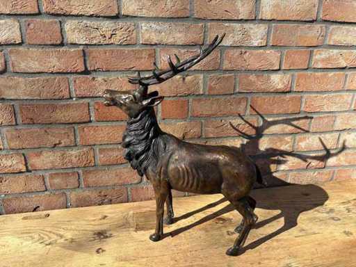 Scultura in bronzo per cervi rossi