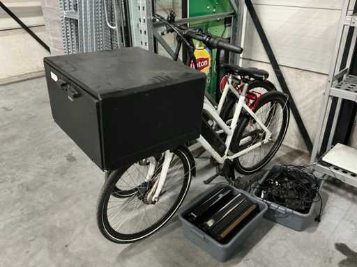 Rowery elektryczne z akcesoriami (2x)