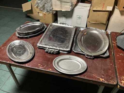 Stainless steel serving dishes (45x)