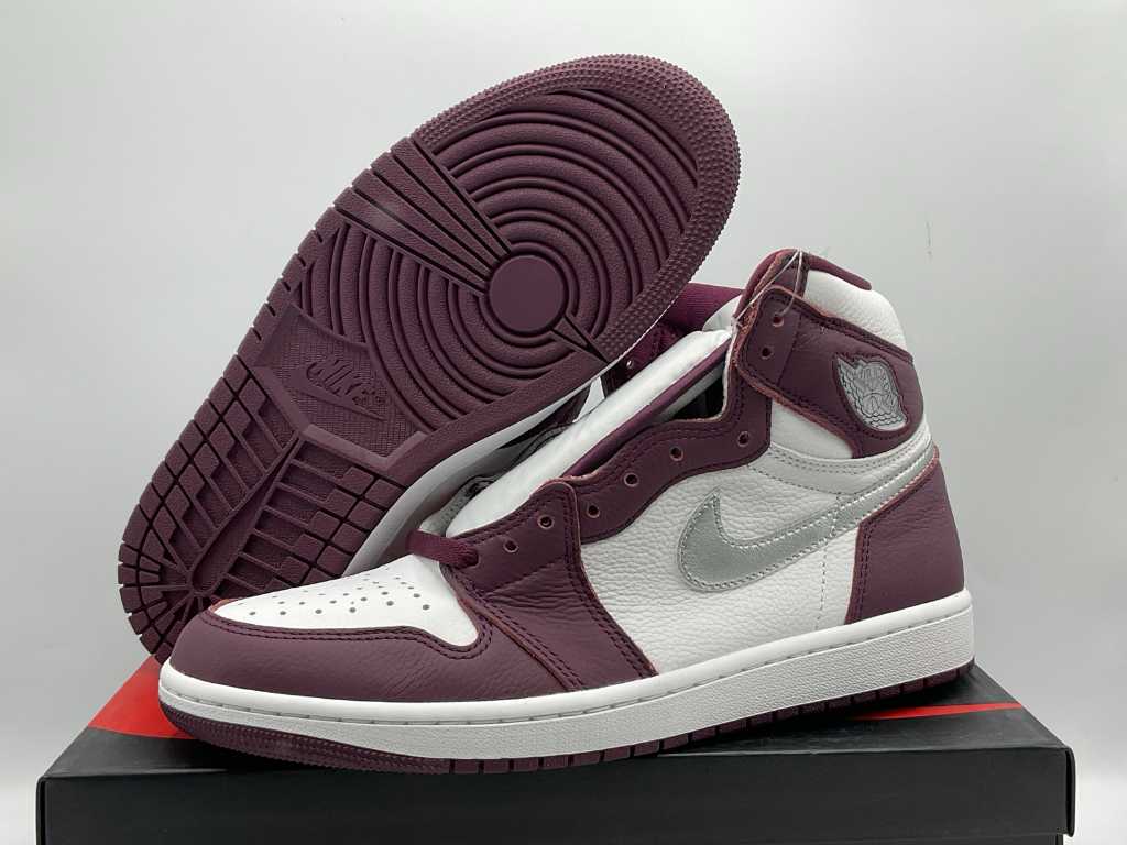 Nike Air Jordan 1 Retro High OG Burgundy Sneakers 43