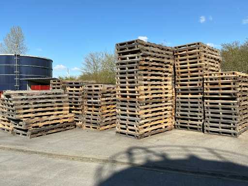 130 grandes palettes en bois