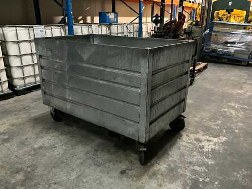 Verzinkter Metallabfallbehälter auf Schleifen