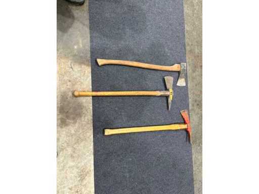 Firefighters' hatchets with pickaxe – 5 pieces, used