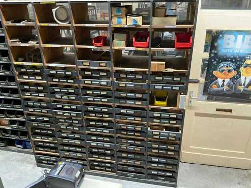 Assortimentskast / ladekast met gemengde werkplaats- en machineaccessoires