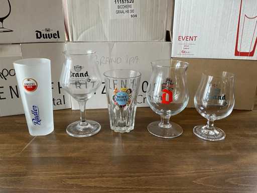 Lot de verres à bière en boîte