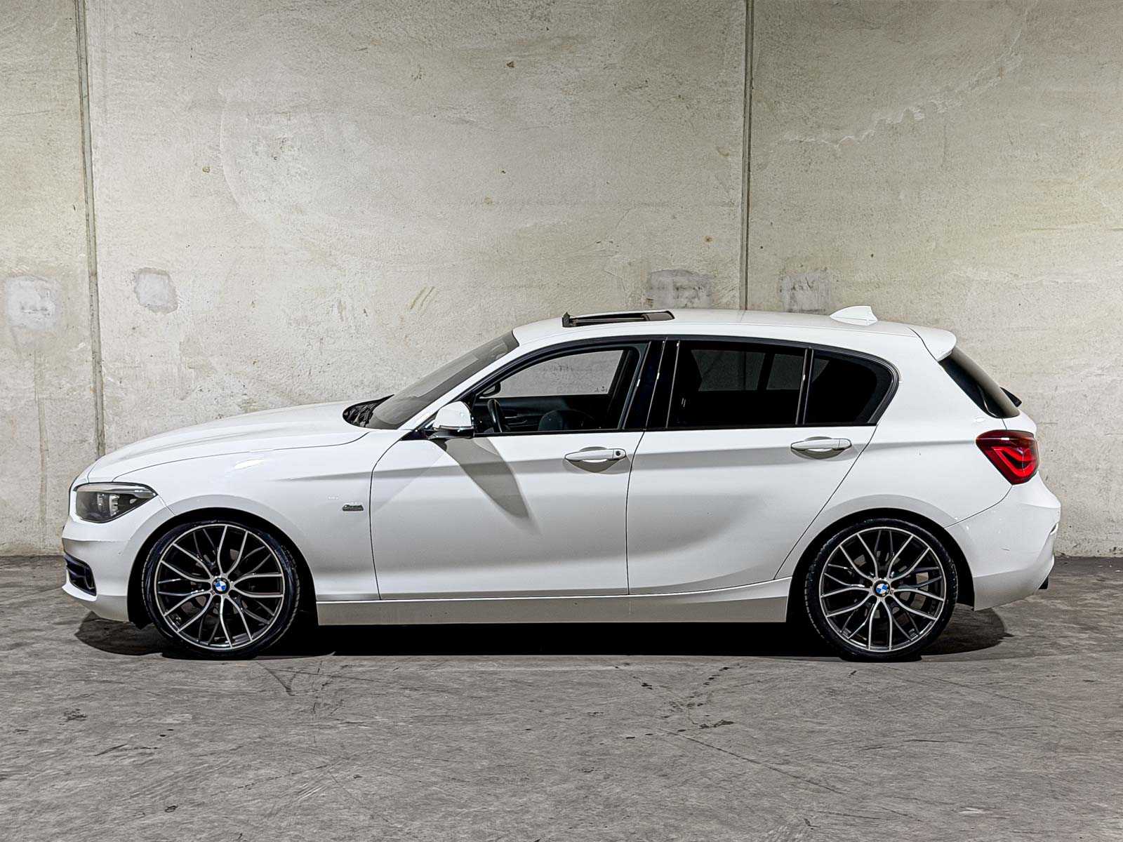 BMW 116i Edition Sport Line Shadow Executive 109pk 2018 (Origineel-NL) 1-serie, RL-823-R