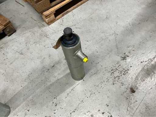 Cylinder przewracający węzł