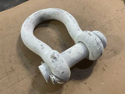Shackle