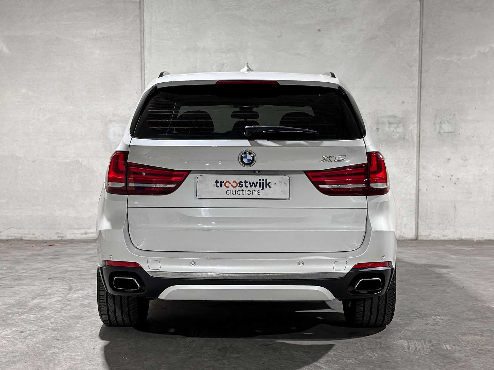 BMW X5 xDrive50i 4.4 V8 High Executive 449pk 2014, J-094-RR