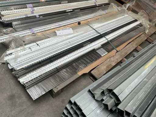 Lotto di varie strisce di piastrelle