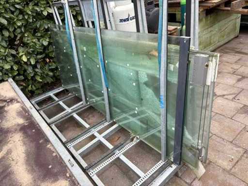 Pont en verre avec parois coulissantes en verre