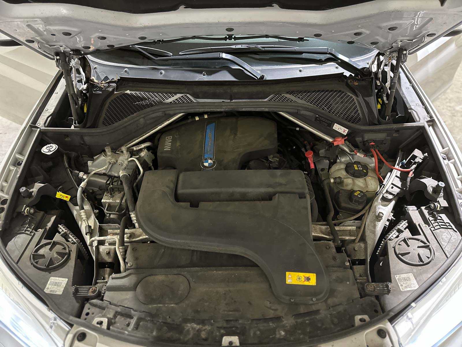 BMW xDrive40e iPerformance High Executive -individual- F15 313pk 2016, R-711-DS