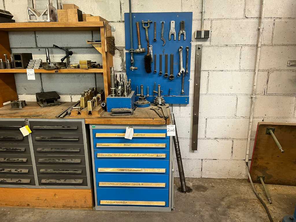 Drawer cabinet with equipment