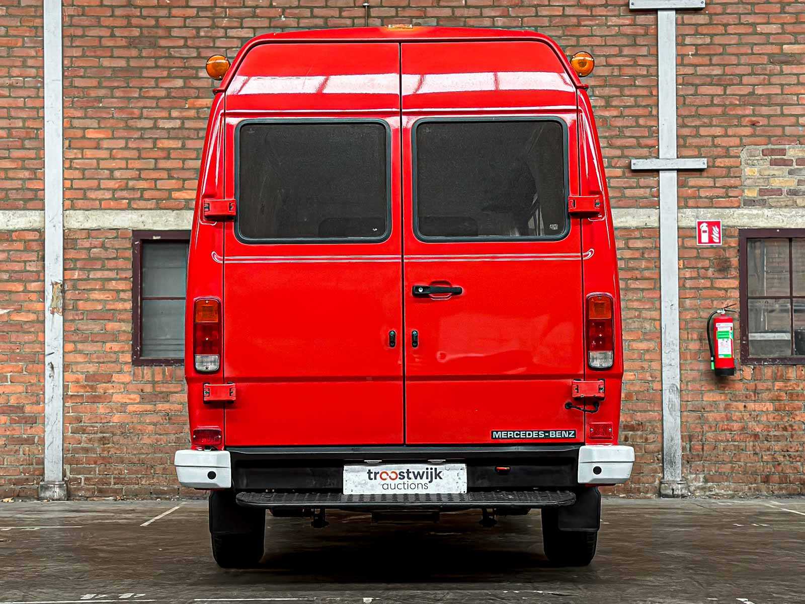 Mercedes-Benz -Brandweerwagen- 310D hoog G.V.W. Lang/Laag 95pk 1994, V-76-NGP