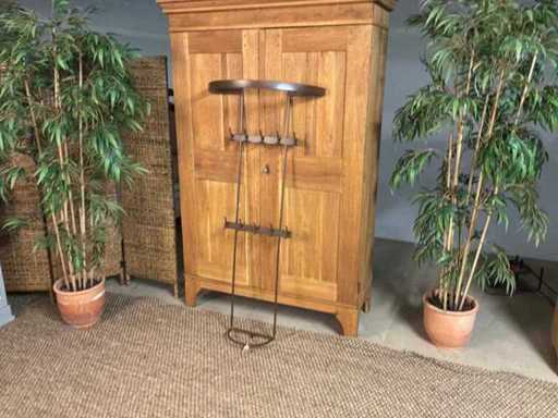 Cuierat pentru haine din fier