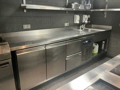 RvS werkblad met spoelbak