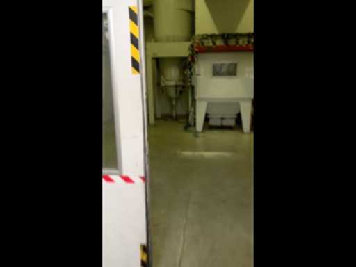 9e9cf4be-46a1-47d7-87d1-7d7027e18dbe.mp4