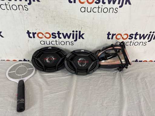 Princess 267003 – Sous-vide-Kocher | JVC – Autolautsprecher | Tefal Ultimate Pure – Dampfbügeleisen | Mückenklapper