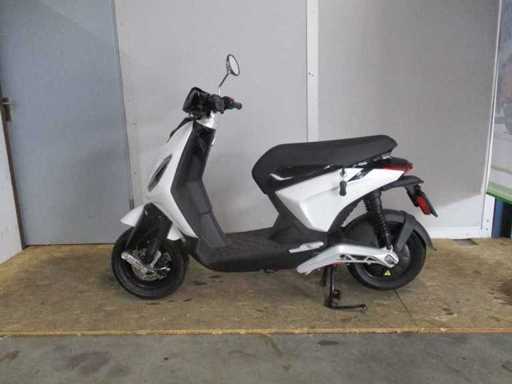 Piaggio - Moped scooter - 1 - E-scooter