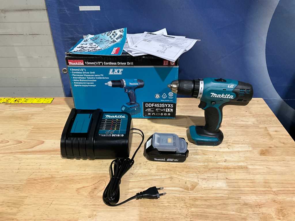 Makita cordless drill discount and screwdriver set