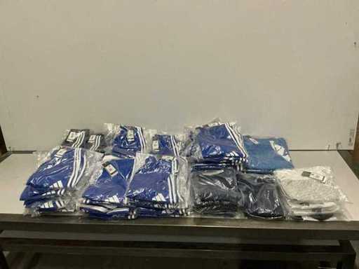 Partij diverse Adidas shorts&skorts (109x)
