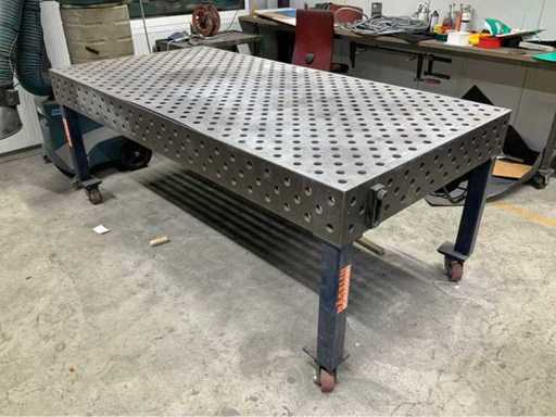 Welding table