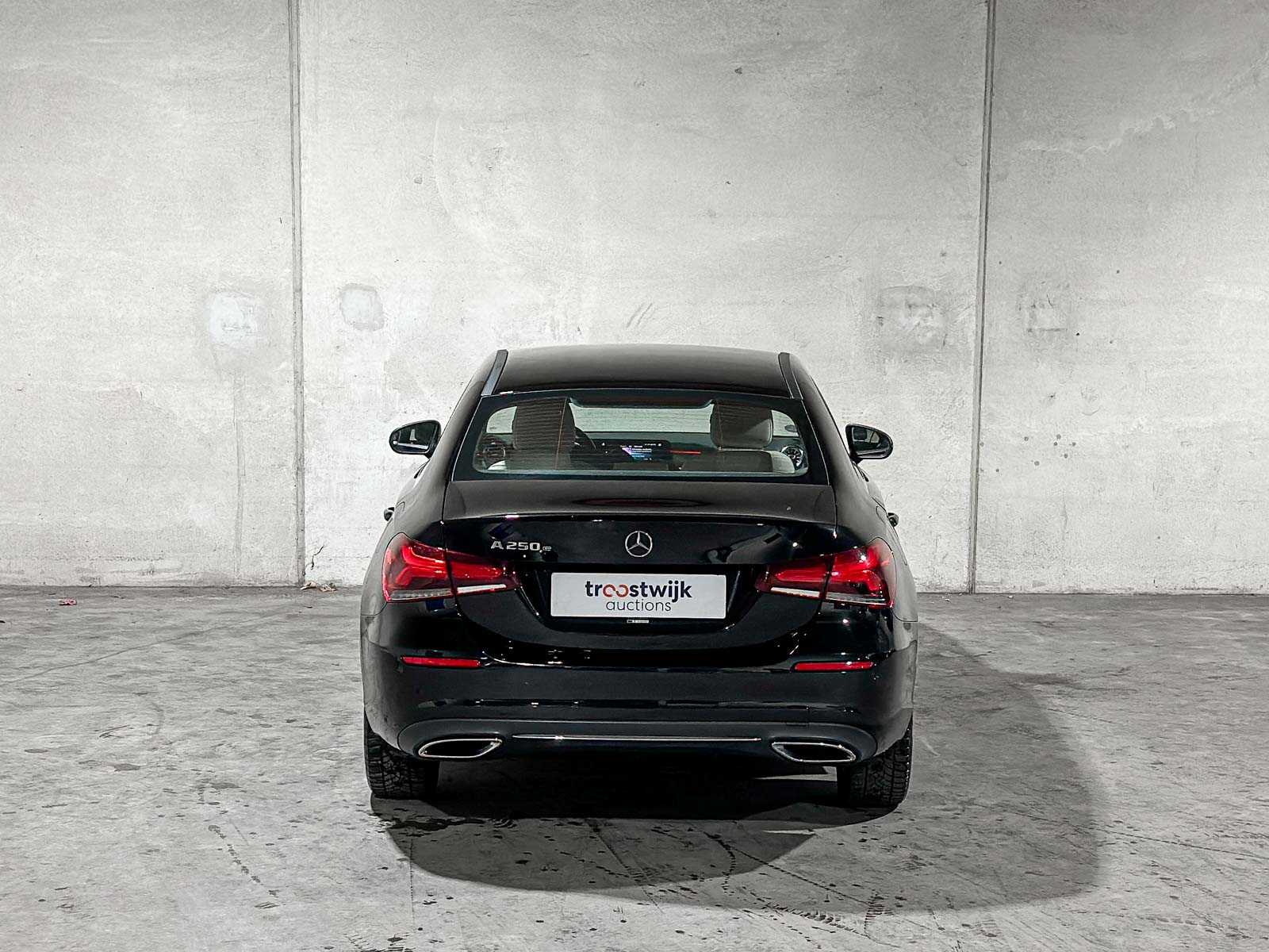 Mercedes-Benz A250 e Business Solution Luxury Limited 218pk 2020 (Origineel-NL + 1e Eigenaar) A-klasse, J-849-SG