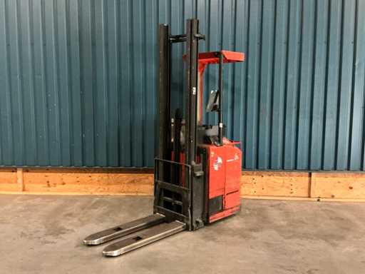 1999 BT SPS 1.35/3 Electric Ride-On Stacker