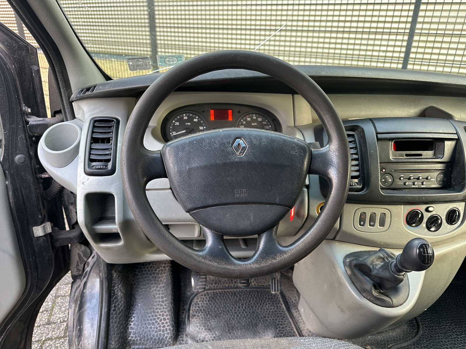 Renault Trafic 2.0 dCi T27 L1H1 Générique 114pk 2010, 4-VGG-31