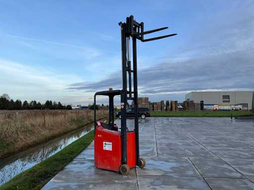 Fenwick Linde E10 Reach forklift