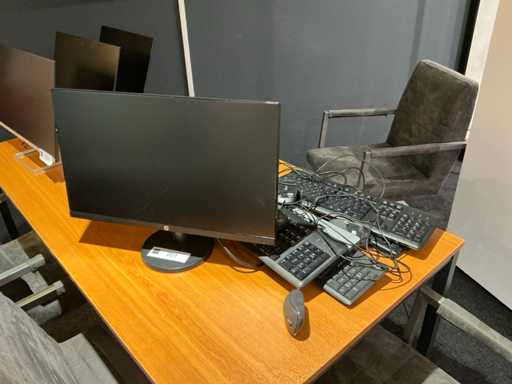 Moniteur HP V24I 24" avec claviers et souris