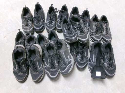 Österr. Sportschuhe, schwarz, gebraucht (R15) (11x)