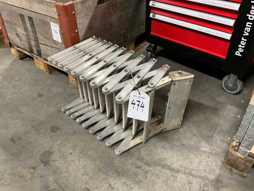 Scara de pod Henri Brands Mercura