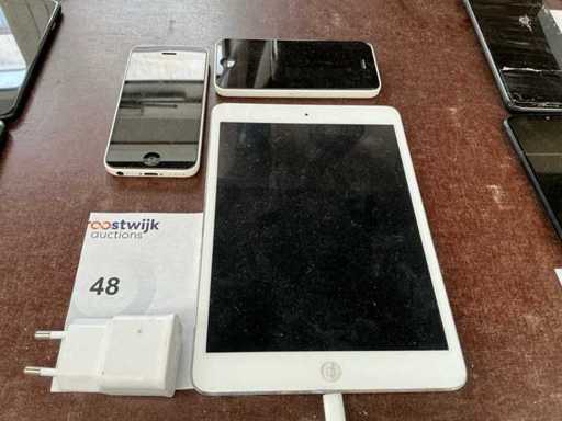 2 x Apple iPhone + Apple Tablet