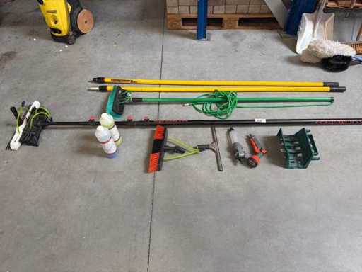 Reinigungsset mit Teleskopgriff, Bürsten und Zubehör