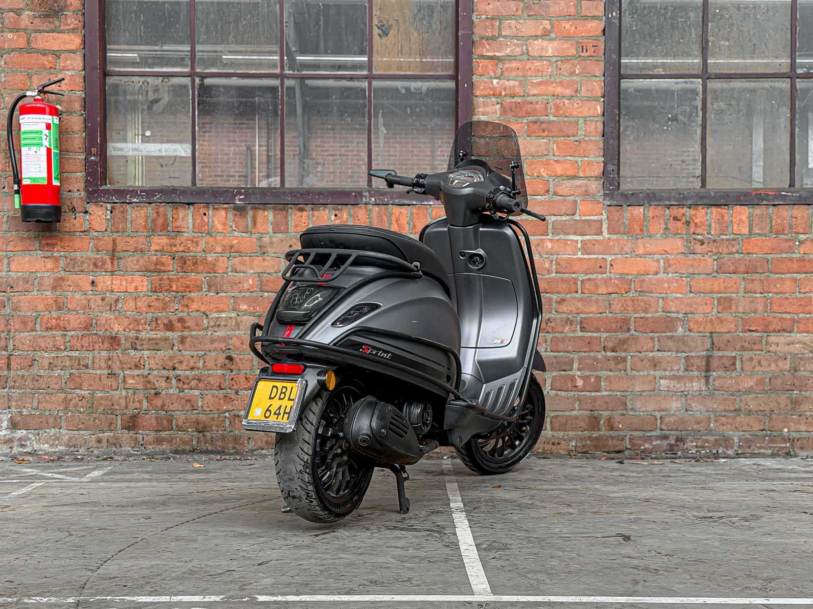 Piaggio Vespa Sprint 4T 2015 Scooter, DBL-64-H