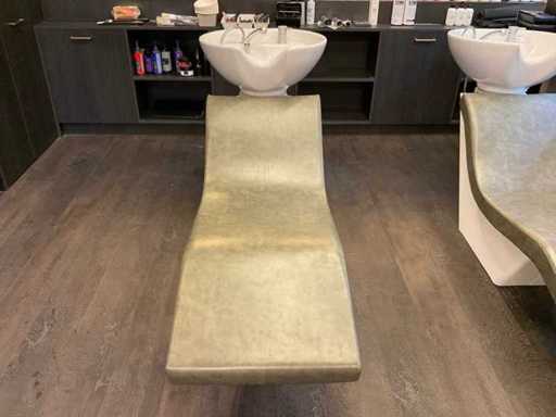 Beauty salon Toni & Guy B.V. Academy Rotterdam B.V. out of bankruptcy
