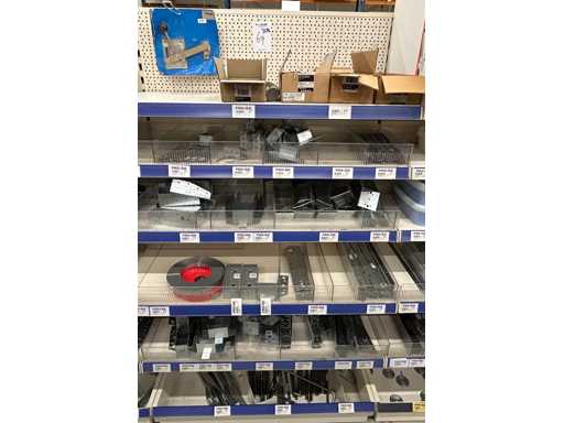 Lot de matériel de quincaillerie et de maçonnerie