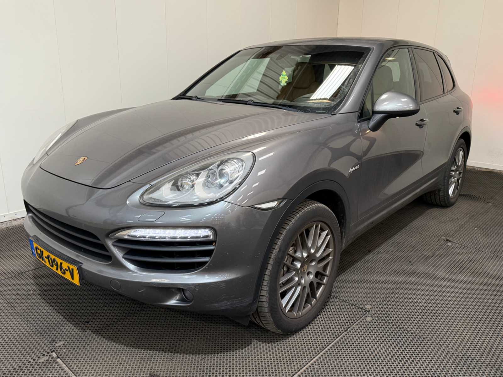 Porsche – Cayenne S – Hybrid – Passenger car – 2012